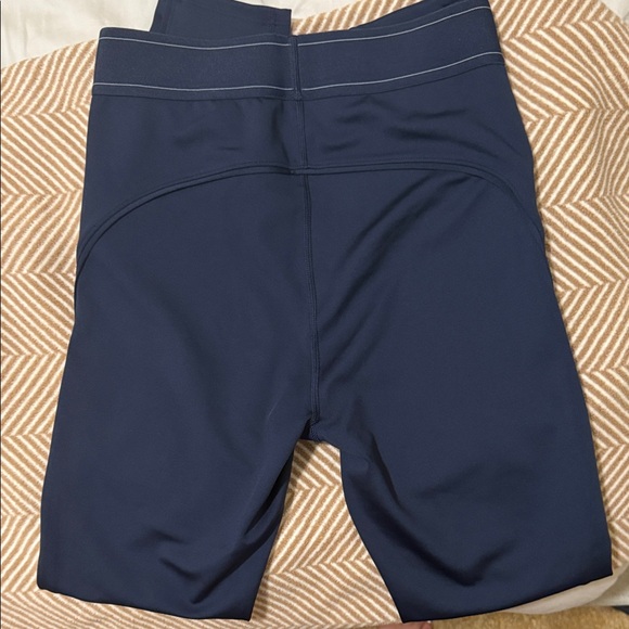 ALO Yoga - Airlift High-Waist Suit Up Legging in Navy - Size L - Picture 5 of 9